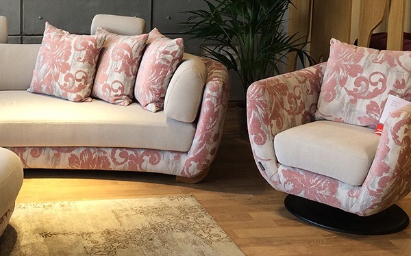 Stofe rezistente cu tehnologia Aqua Clean